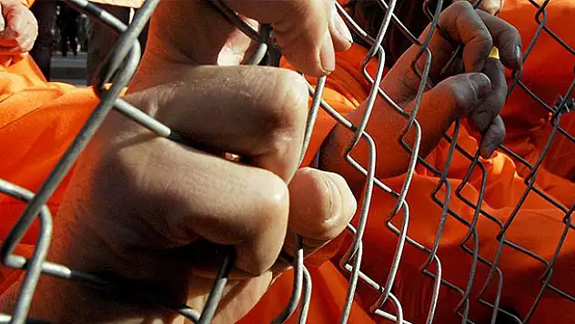 Guantanamo'dan iki tutuklu daha gönderildi