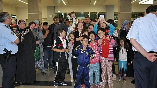 Gül Gençlik Derneği üyeleri umreden döndü