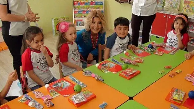 Gülben Ergen Akşehir'de Okul Açtı