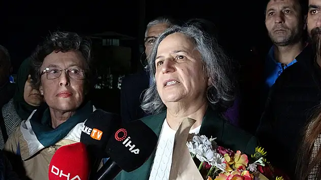 Gültan Kışanak cezaevinden tahliye edildi 