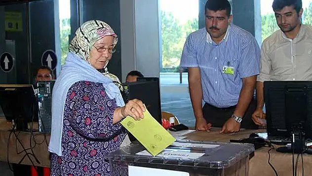Gümrük kapılarında oy kullanma işlemi