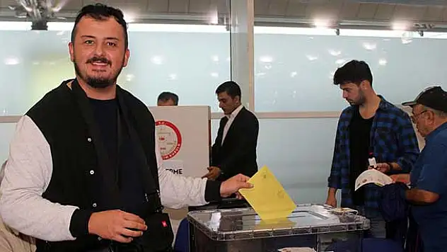 Gümrük kapılarında oy kullanma işlemi başladı