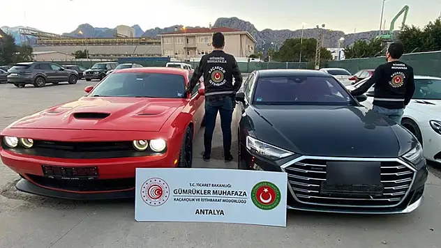 Gümrük muhafaza ekipleri 187 milyon liralık 15 kaçak lüks otomobile el koydu

