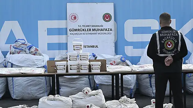 Gümrükler Muhafaza ekipleri üç ilde 1 ton 65 kilogram esrar ele geçirdi