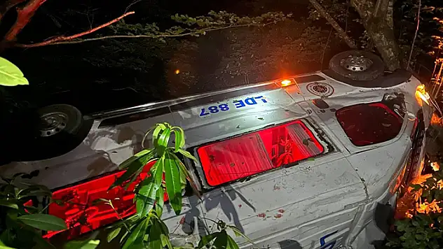 Gümüşhane'de minibüs uçuruma yuvarlandı: 6 yaralı
