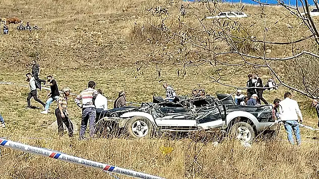 Gümüşhane'de yoldan çıkan kamyonet, 70 metreden yuvarlandı: 2 ölü
