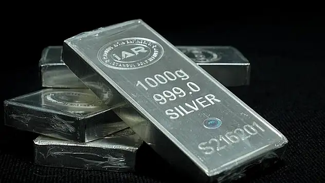 Gümüşün ons fiyatı 51 doları aşarak rekor kırdı