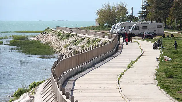 Günbatımını izlemek için Beyşehir'e geliyor