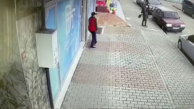 Gündüz vakti hırsızlık kamerada