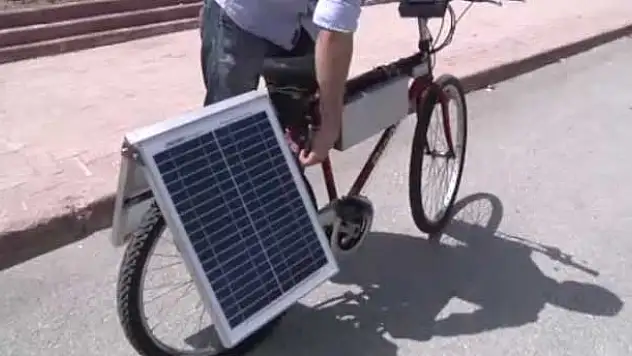 Güneş enerjisiyle çalışan bisiklet yaptı