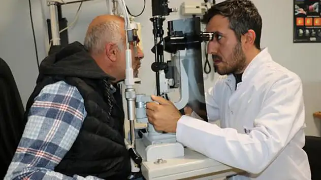 Güneş tutulmasına çıplak gözle bakan 10 kişide görme kaybı oluştu