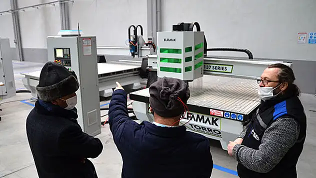 Güney Afrika ve Rusya'da üretilen uçak ve kamyon parçaları, Konya'daki Türk CNC tezgahından geçiyor
