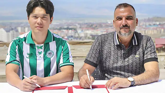 Güney Koreli orta saha imzayı attı