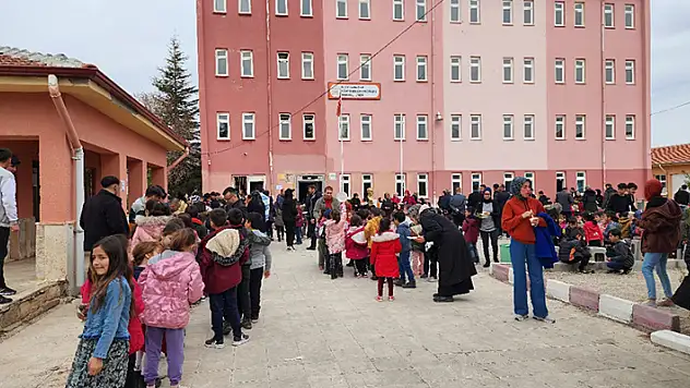 Güneysınır'da depremzedeler yararına kermes düzenlendi
