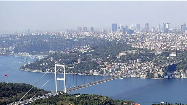 Günlük 240 bin aracın geçtiği Fatih Sultan Mehmet Köprüsü 35 yaşında
