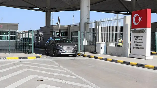 Gurbetçilerin yıllık izinlerini geçirmek için Türkiye'ye gelişleri sürüyor