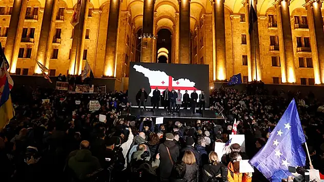 Gürcistan'da parlamento seçim sonuçlarını kabul etmeyen muhalefetten yeni seçim çağrısı