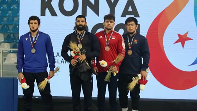 Güreşte 1 gümüş, 2 bronz
