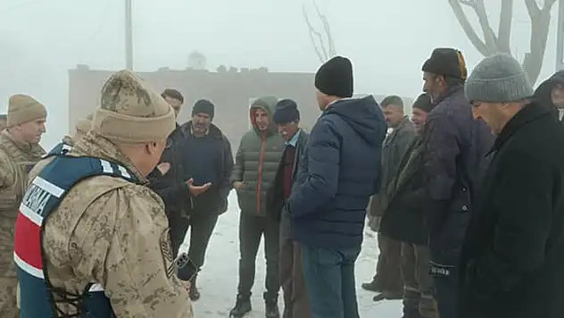 Güroymak'ta ağıl çöktü, 20 hayvan telef oldu
