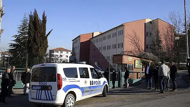 Güvenlik görevlisi okul müdürünü yaralayıp intihar girişiminde bulundu