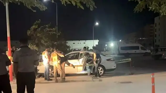 Güvenlik korucusu, aracının önünü kesip kuzenini öldürdü
