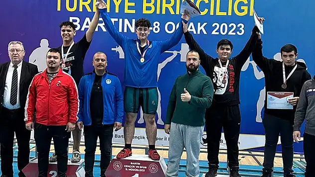 H. Basri Topal'dan bronz madalya
