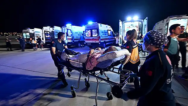 Hac ibadeti sırasında sağlık sorunları yaşayan 13 kişi Türkiye'ye getirildi
