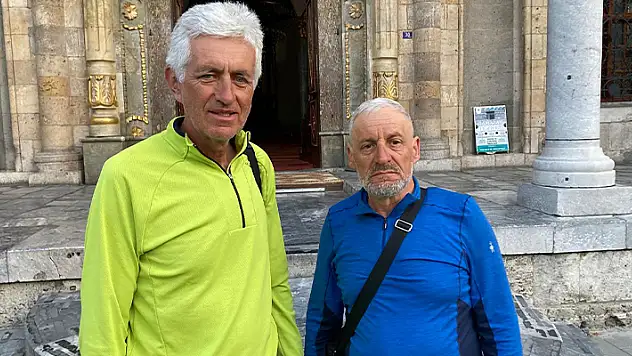 Hacca gitmek için Üsküp'ten bisikletle yola çıkan 2 kişi Konya'ya geldi
