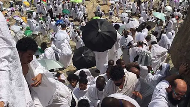Hacı adayları Arafat'a çıktı