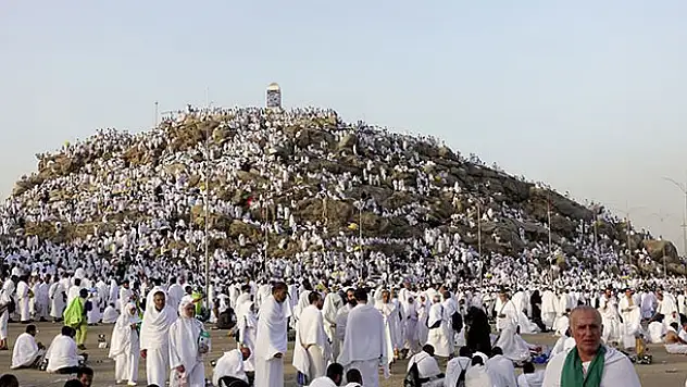 Hacı adayları Arafat'ta