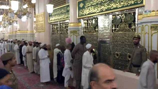Hacılar Mescid-i Nebevi'de hasret gideriyor