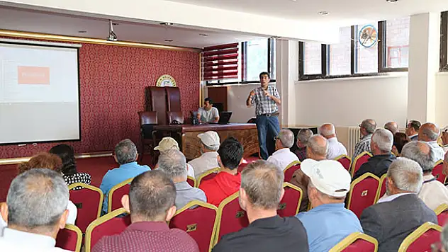 Hadim'de çiftçilere budama semineri verildi