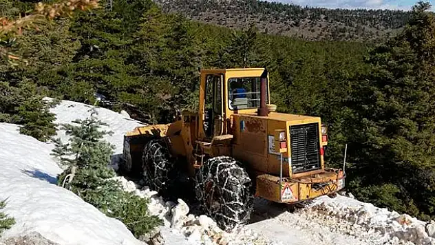 Hadim'de yayla yollarındaki karlar temizleniyor