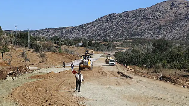 Hadim'de yol asfaltlama çalışmaları devam ediyor