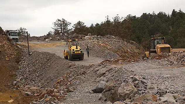 Hadim Yerköprü Şelalesi'nde yol genişletme çalışmaları