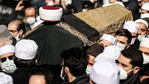 Hadis, tefsir ve fıkıh alimi M. Emin Saraç son yolculuğuna uğurlandı