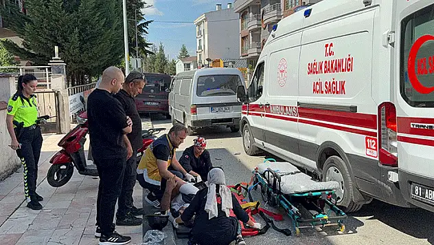 Hafif ticari araç ile çarpışan motosikletin sürücüsü yaralandı