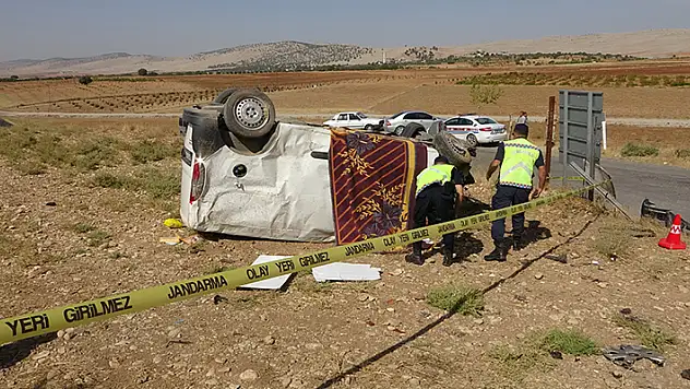 Hafif ticari araç ile otomobil çarpıştı: 1 ölü, 1 yaralı
