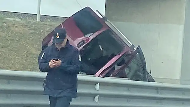 Hafif ticari araç köprü ayağına çarptı: 3 ölü, 2 yaralı 