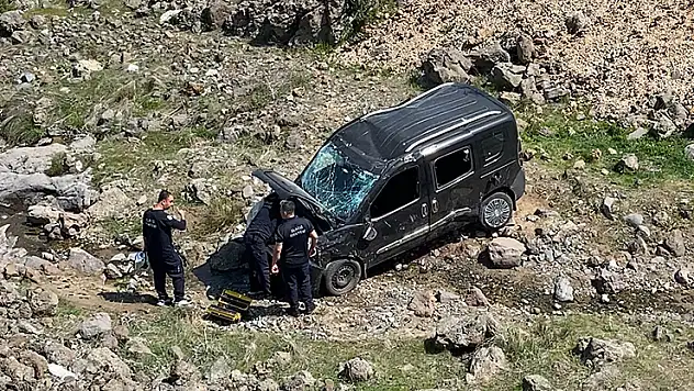 Hafif ticari araç şarampole yuvarlandı: 1'i ağır, 4 yaralı