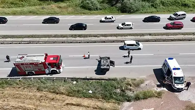 Hafif ticari araca çarpan otomobil tam 175 metre sürüklendi
