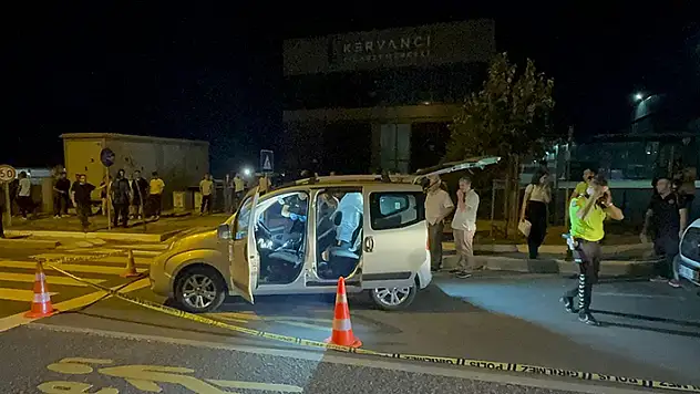 Hafif ticari araçla seyir halindeyken kalp krizi geçiren sürücü öldü
