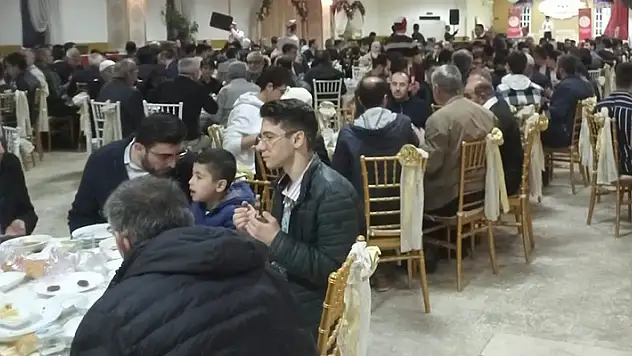 Hafızların onuruna iftar programı düzenlendi