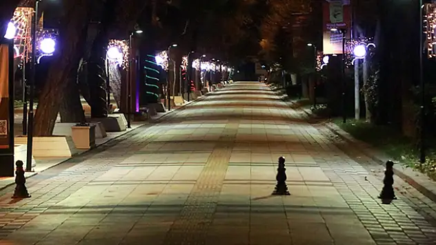 Hafta sonu sokağa çıkma kısıtlaması başladı