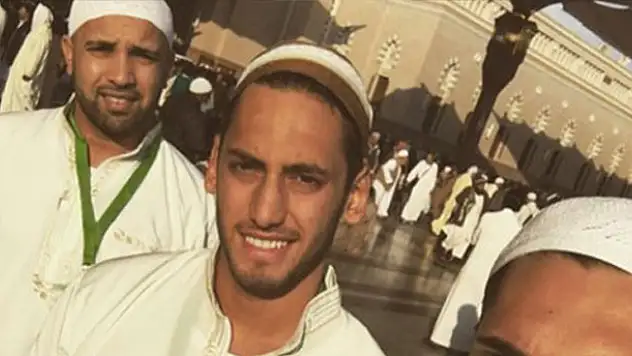 Hakan Çalhanoğlu umreye gitti