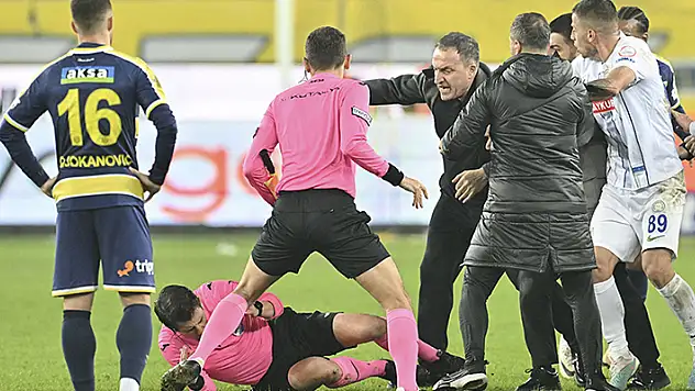 Hakem Halil Umut Meler'e saldıran 6 kişi adliyeye sevk edildi! Aralarında Faruk Koca da var