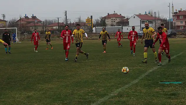 Hakem sakatlandı, maç tatil edildi!
