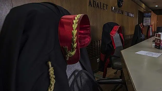 Hakim ve savcıların görevde yükselme kararları Resmi Gazete'de