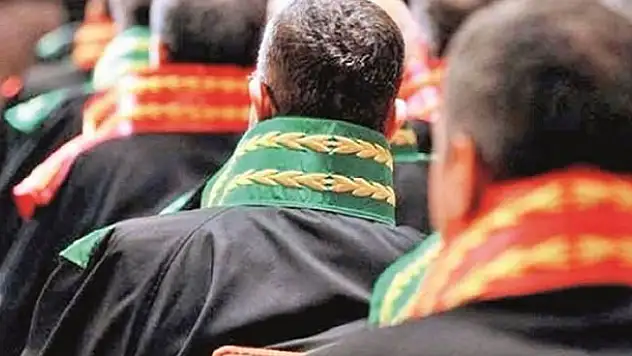 Hakim ve savcıya yardımcı geliyor