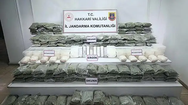 Hakkari'de 361 kilo uyuşturucu ele geçirildi İran uyruklu 2 şüpheli tutuklandı

